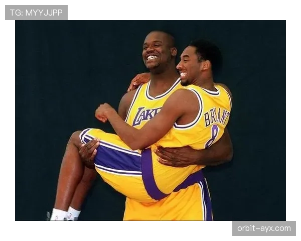 奥尼尔低位单打主导内线，对比科比外线效率更高